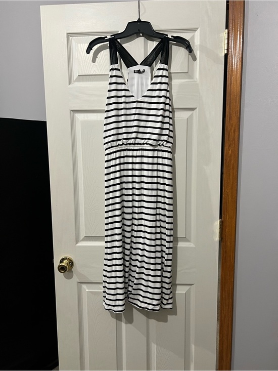 Express Dresses & Skirts - Express Black & White Striped Sleeveless Dress